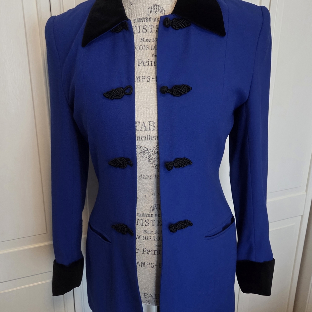 Vintage 90s Asian Style Blazer with Black Velvet Details by Casual Corner